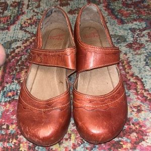 DANSKO Clogs with Velcro straps size 38 (8.5) rust/ reddish color